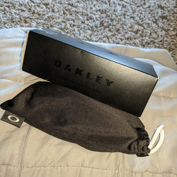 Authentic Men's Oakley Sunglasses 🕶️ - Picture 11 of 12